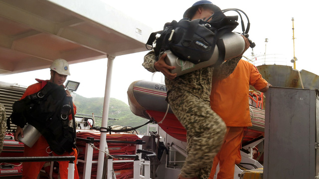 Tìm thấy 11 thi thể vụ 8 tàu hàng chìm trên biển Quy Nhơn