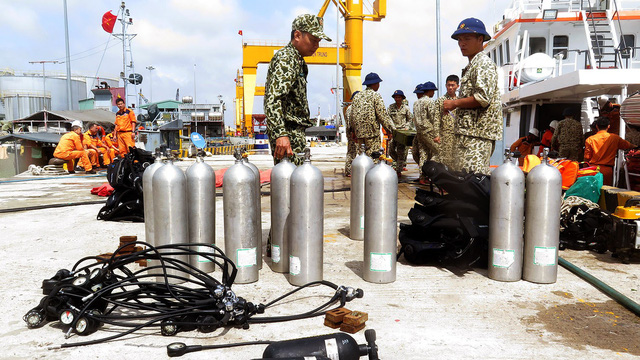 Tìm thấy 11 thi thể vụ 8 tàu hàng chìm trên biển Quy Nhơn