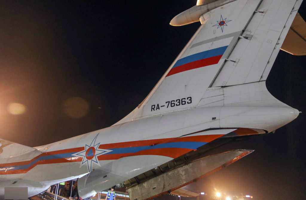 Máy bay vận tải Nga chở thịt hộp, sữa cứu trợ hạ cánh ở Cam Ranh