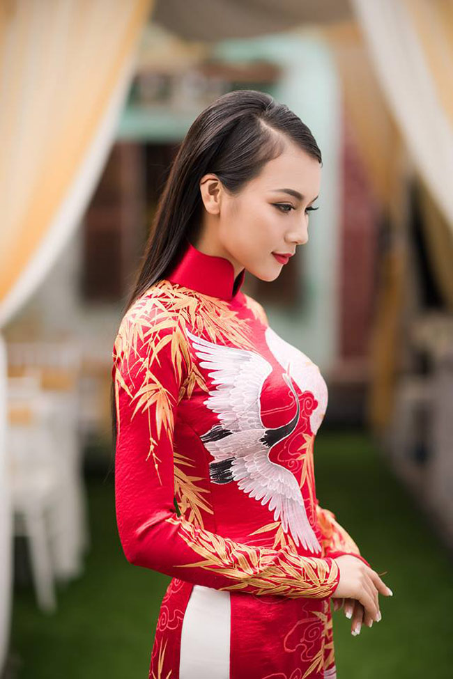 Hot girl Tuyệt tình cốc bạo dạn mặc váy xuyên thấu trong ngày cưới