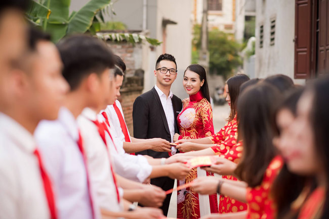 Hot girl Tuyệt tình cốc bạo dạn mặc váy xuyên thấu trong ngày cưới