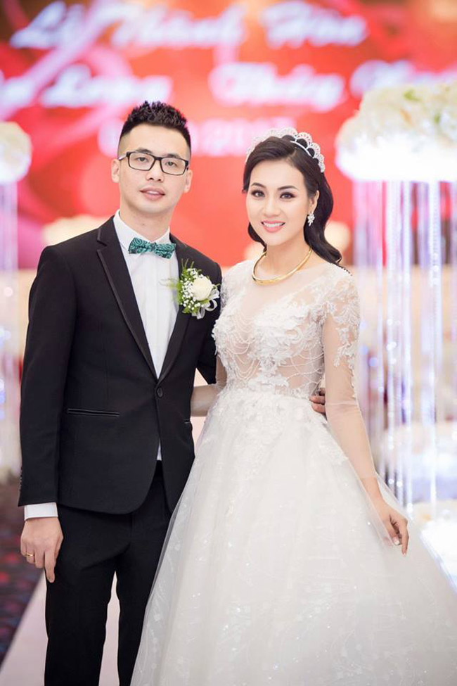 Hot girl Tuyệt tình cốc bạo dạn mặc váy xuyên thấu trong ngày cưới