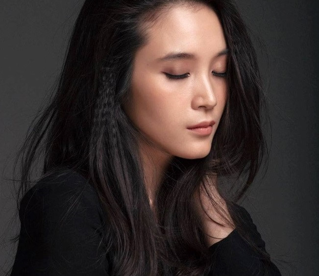 Những cô gái Việt được chú ý khi người nổi tiếng đến Việt Nam