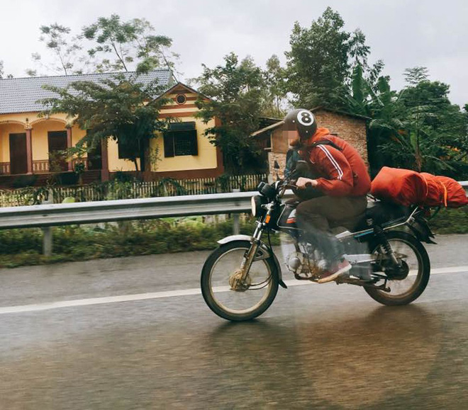 Choáng trước cảnh 2 anh Tây phóng xe như bay trên cao tốc Nội Bài - Lào Cai