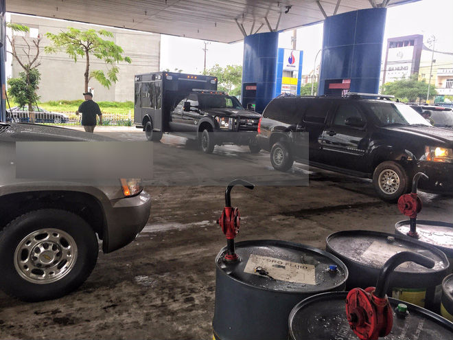 Cadillac One của tổng thống Mỹ uống 110 lít xăng A95 trong ngày đầu đến Đà Nẵng