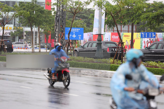 Cadillac One của tổng thống Mỹ uống 110 lít xăng A95 trong ngày đầu đến Đà Nẵng