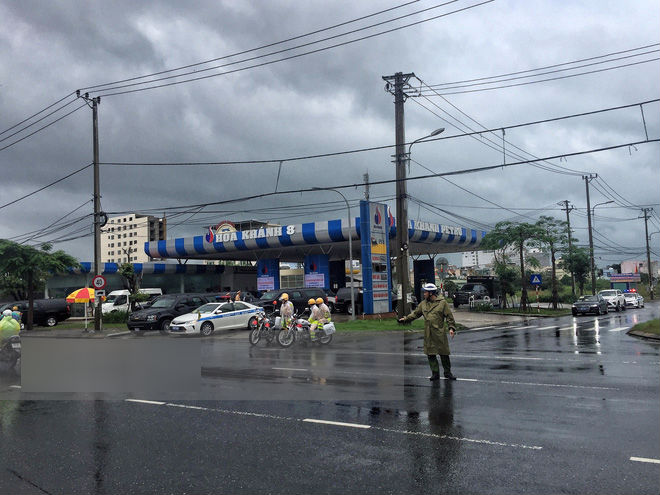 Cadillac One của tổng thống Mỹ uống 110 lít xăng A95 trong ngày đầu đến Đà Nẵng