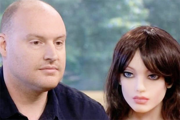 Robot tình dục Samantha tạo địa chấn ở Xứ Wales: Cung sợ không đáp ứng nổi cầu!