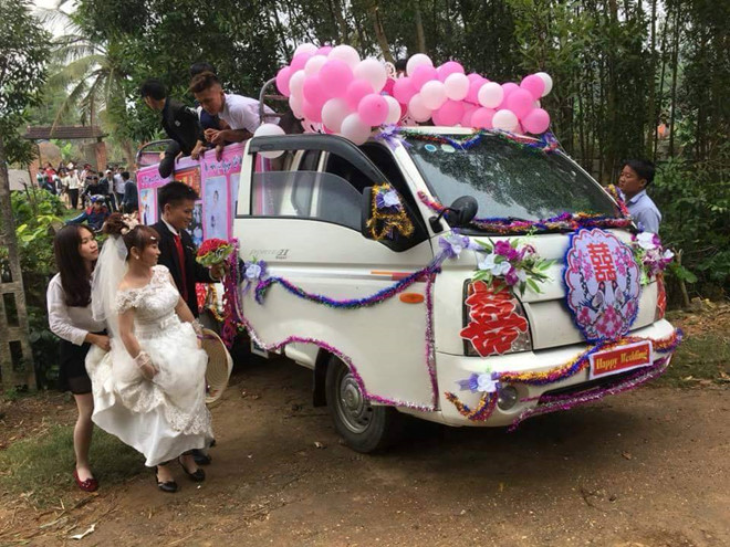 Chú rể Nghệ An đón dâu bằng xe tải
