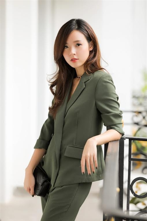 Bị Thuý Vi chê luộm thuộm khi đụng mặt, Midu đã tái xuất sang chảnh thế này!