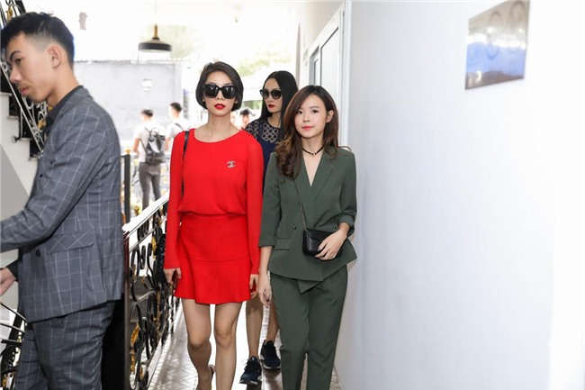 Bị Thuý Vi chê luộm thuộm khi đụng mặt, Midu đã tái xuất sang chảnh thế này!