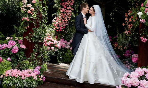 Miranda Kerr nổi xung trước tin đồn thất thiệt về công ty của chồng tỷ phú