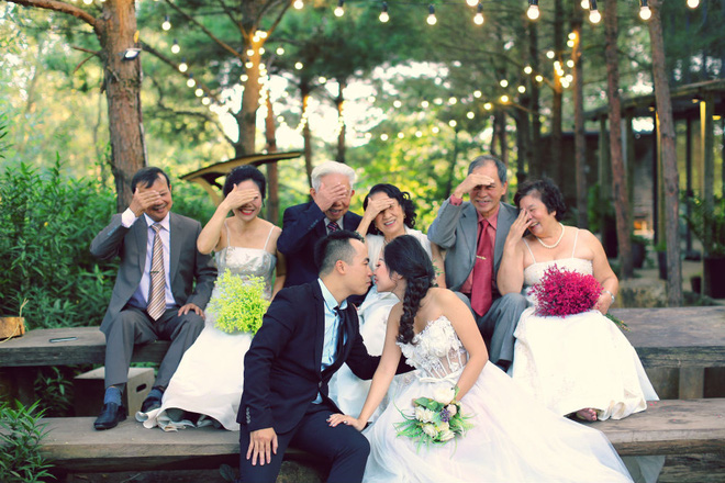 Cả Hà Nội mới có một gia đình “yêu tận tim”: Ông bà, thông gia cưới cùng cô dâu, chú rể vui như thế này!