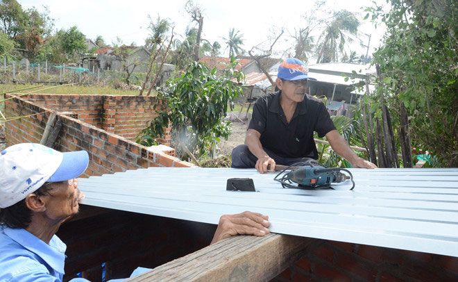 Sau bão số 12, gạch ngói ở Khánh Hòa tăng giá từng ngày