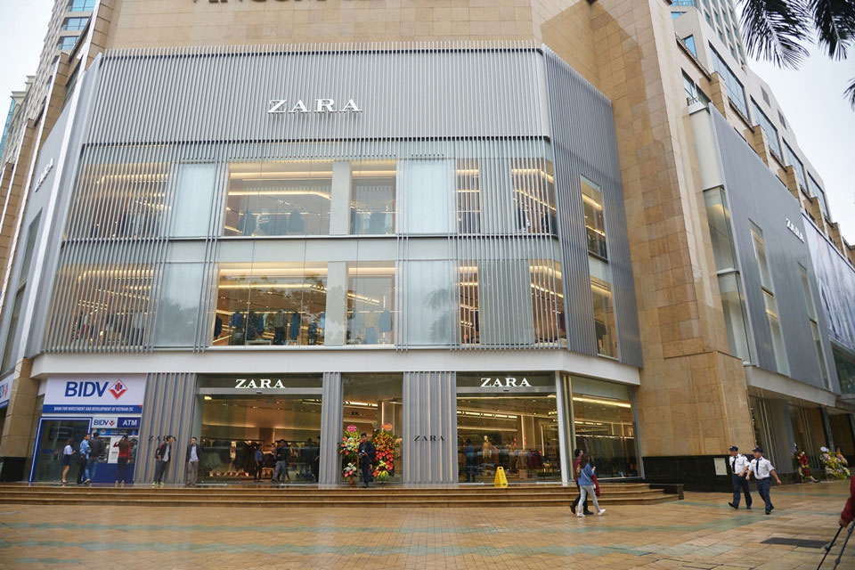 Khác Sài Gòn, cửa hàng Zara đầu tiên ở Hà Nội vắng vẻ sáng khai trương