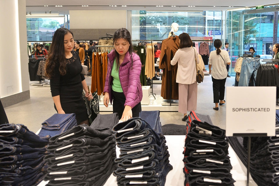 Khác Sài Gòn, cửa hàng Zara đầu tiên ở Hà Nội vắng vẻ sáng khai trương