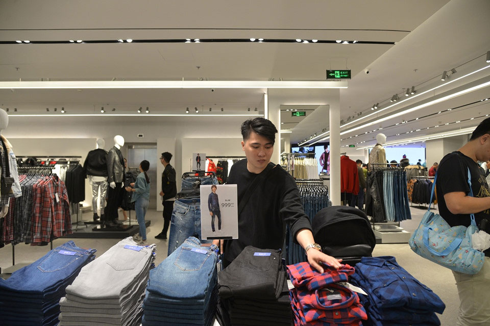 Khác Sài Gòn, cửa hàng Zara đầu tiên ở Hà Nội vắng vẻ sáng khai trương