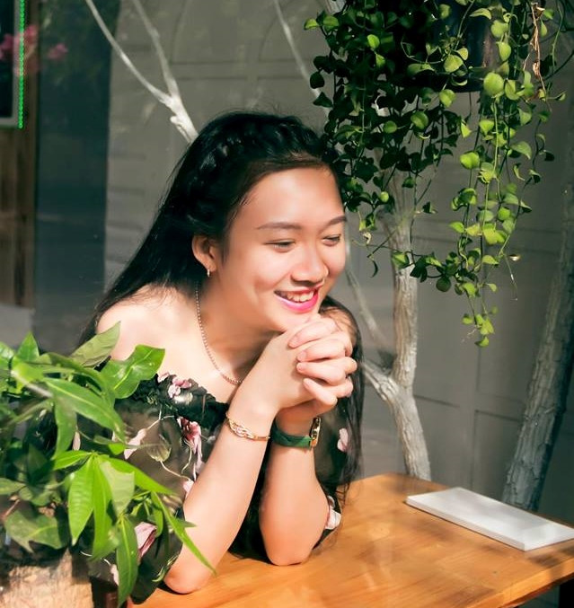 Ảnh đời thường lúc nào cũng cười của 9X tặng hoa thủ tướng Canada