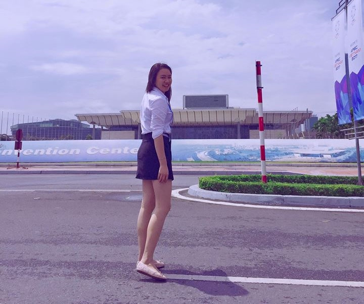 Ảnh đời thường lúc nào cũng cười của 9X tặng hoa thủ tướng Canada