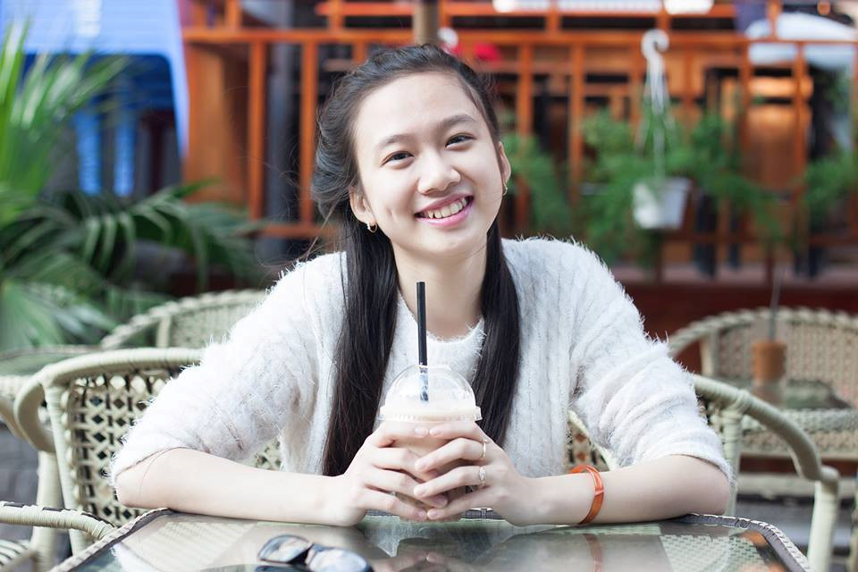 Ảnh đời thường lúc nào cũng cười của 9X tặng hoa thủ tướng Canada