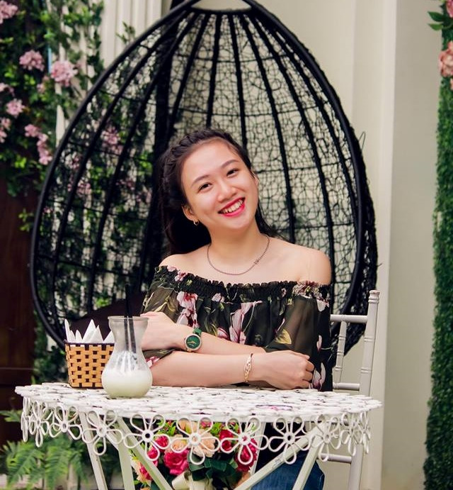 Ảnh đời thường lúc nào cũng cười của 9X tặng hoa thủ tướng Canada