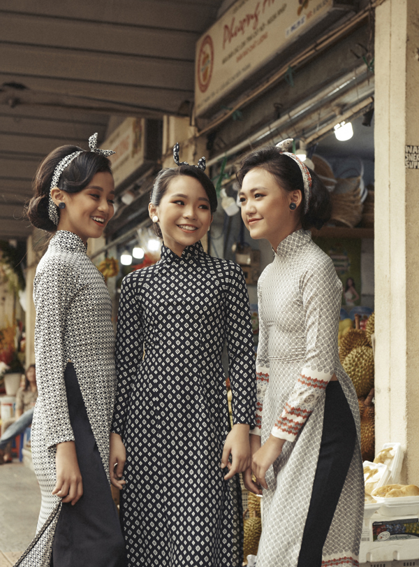 Mẫu nhí diện áo dài hóa thân thành cô gái Sài Gòn xưa Mẫu nhí diện áo dài hóa thân thành cô gái Sài Gòn xưa