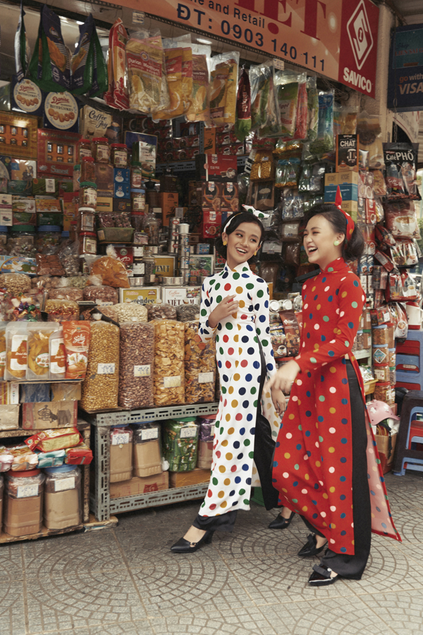 Mẫu nhí diện áo dài hóa thân thành cô gái Sài Gòn xưa