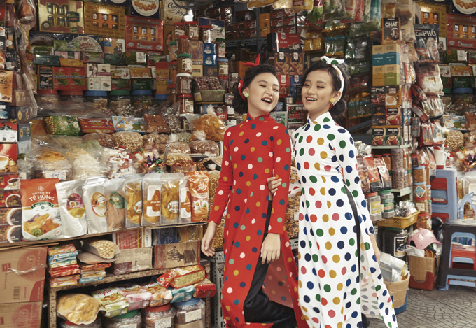 Mẫu nhí diện áo dài hóa thân thành cô gái Sài Gòn xưa