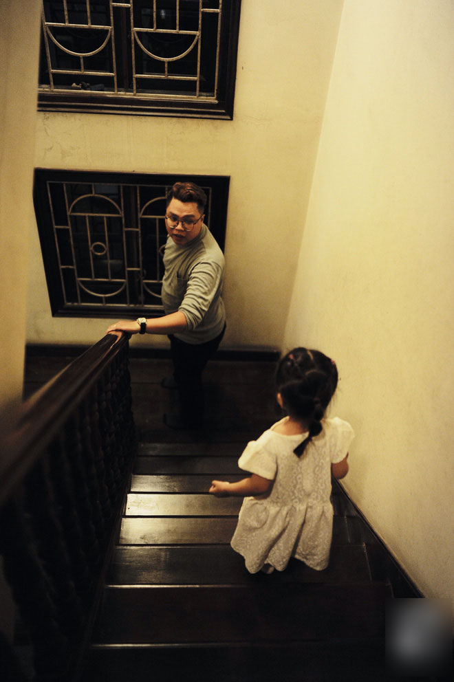 Trở thành bố đơn thân chỉ sau 1 năm kết hôn và đây là cách bố làm thay phần mẹ để yêu thương con