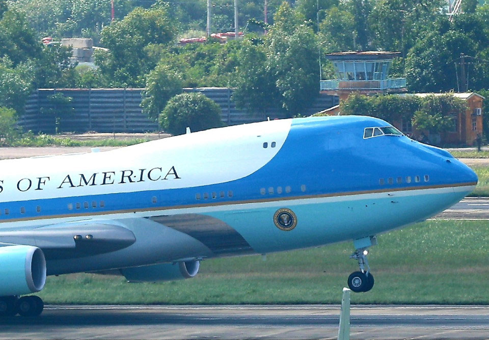 Air Force One đưa Tổng thống Trump đến Đà Nẵng
