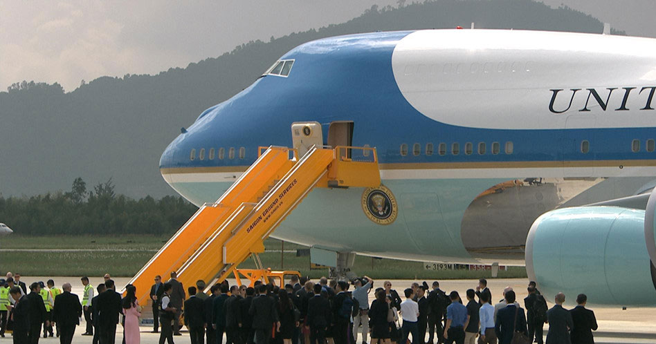 Air Force One đưa Tổng thống Trump đến Đà Nẵng
