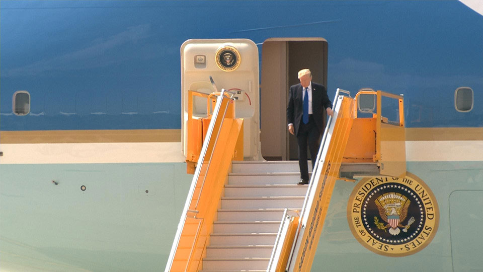 Air Force One đưa Tổng thống Trump đến Đà Nẵng Air Force One đưa Tổng thống Trump đến Đà Nẵng