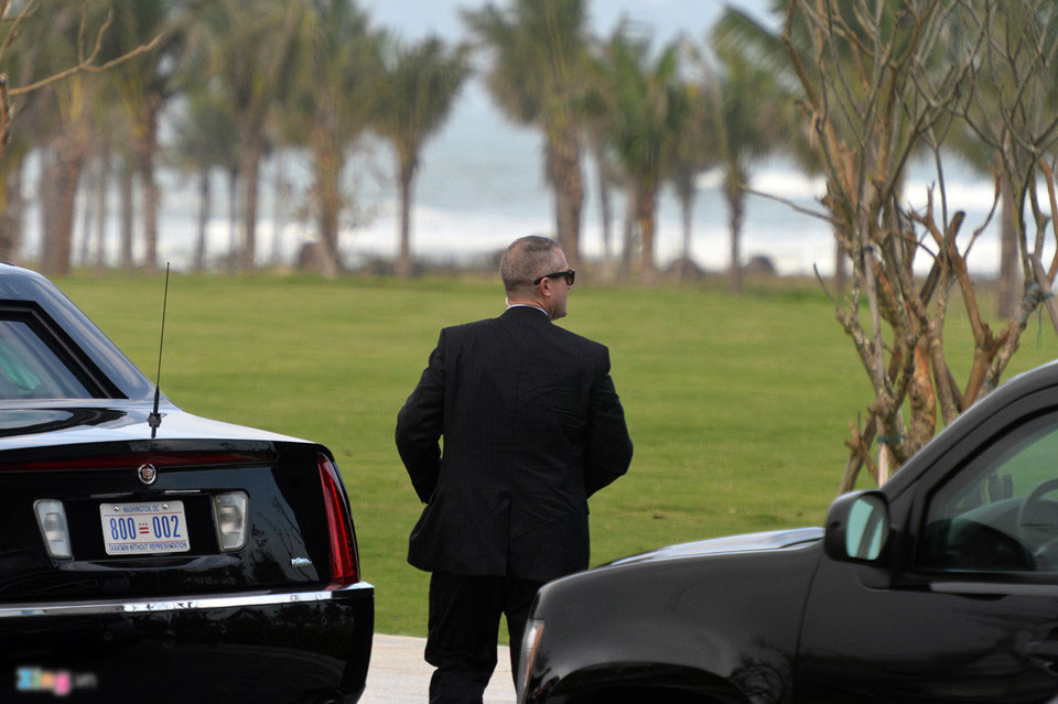 Cận cảnh mật vụ Mỹ bảo vệ khi Tổng thống Trump phát biểu