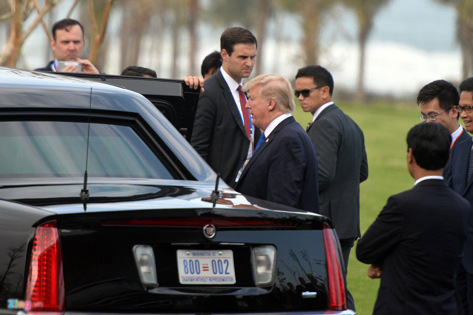 Cận cảnh mật vụ Mỹ bảo vệ khi Tổng thống Trump phát biểu