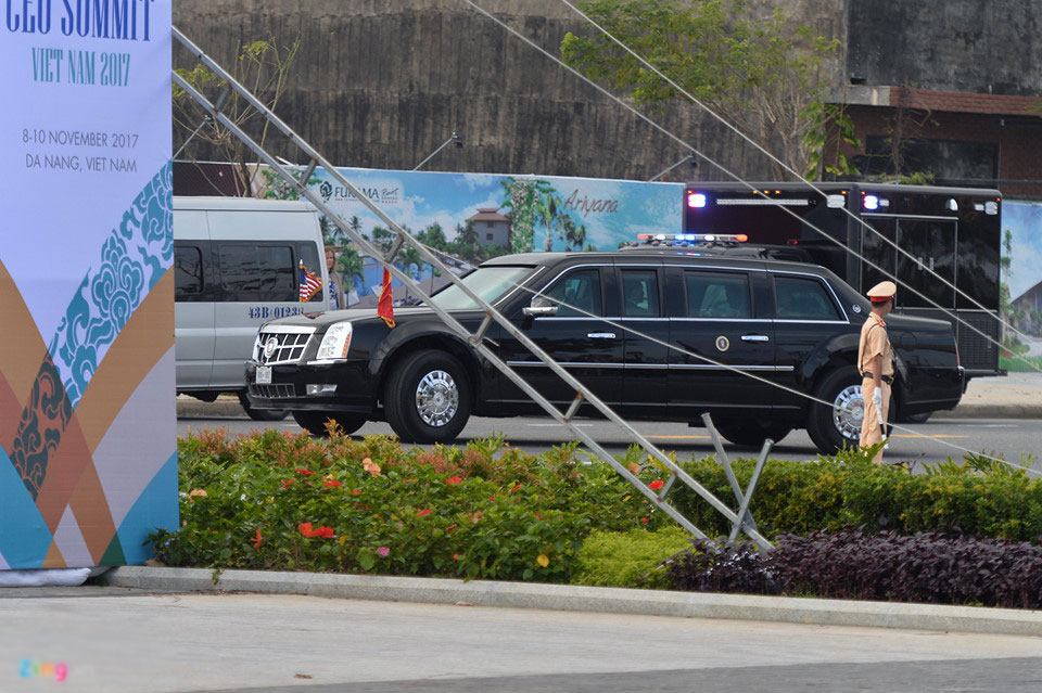 Cận cảnh mật vụ Mỹ bảo vệ khi Tổng thống Trump phát biểu