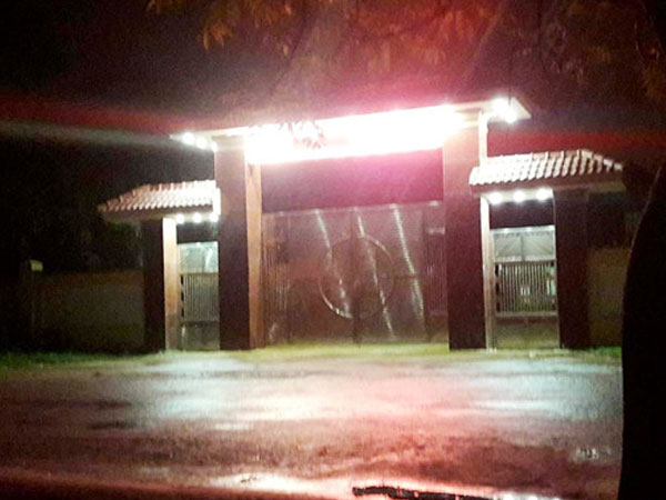 Chủ tịch xã trúng hai phát đạn ngay tại trụ sở