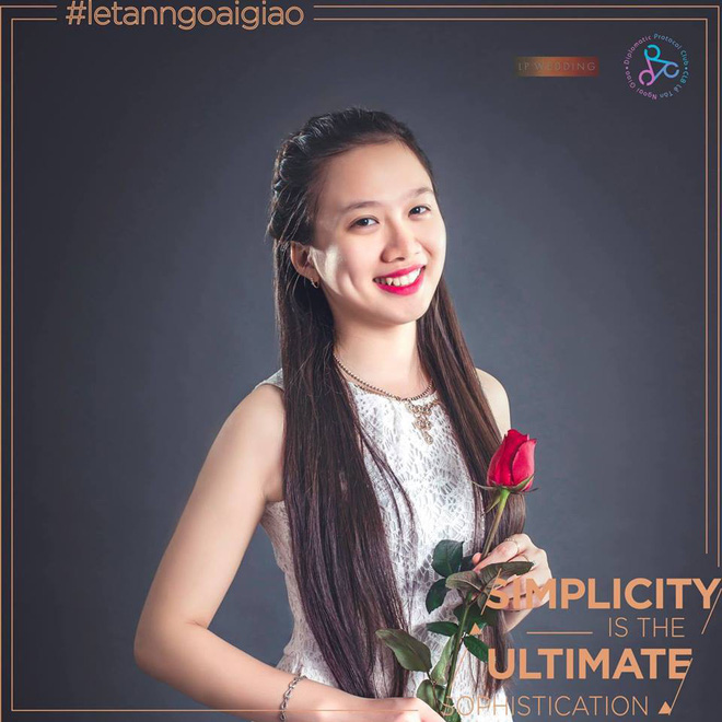 Danh tính cô bạn mặc áo dài duyên dáng được tặng hoa cho Thủ tướng Canada