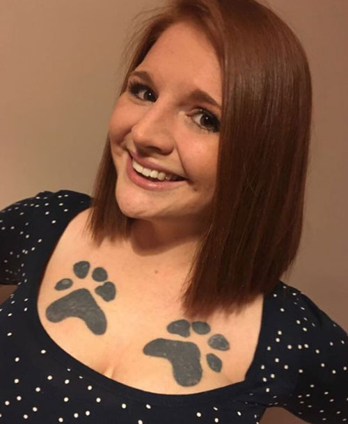 Độc thân suốt 10 năm vì xăm hình chân chó cưng lên ngực