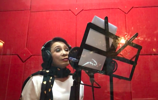 Hương Tràm bất ngờ khi NSND Bạch Tuyết hát Em gái mưa bằng cải lương