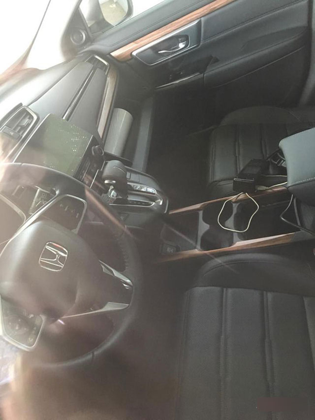 Honda CR-V 7 chỗ bất ngờ xuất hiện trên đường phố Hà Nội
