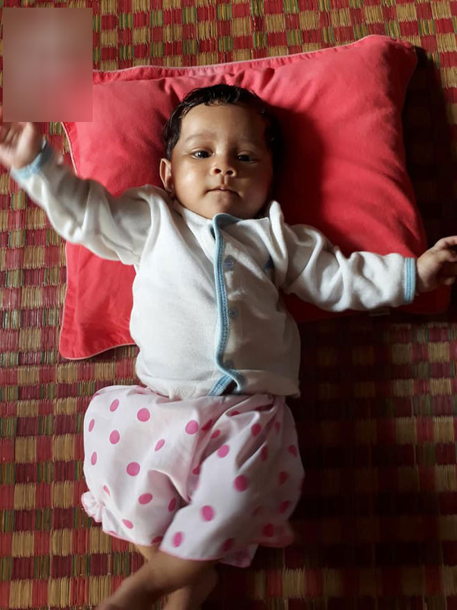 Đằng sau cảnh người mẹ điên ú ớ chăm con gái sơ sinh, vẫn còn một câu chuyện cảm động khác về tình mẫu tử