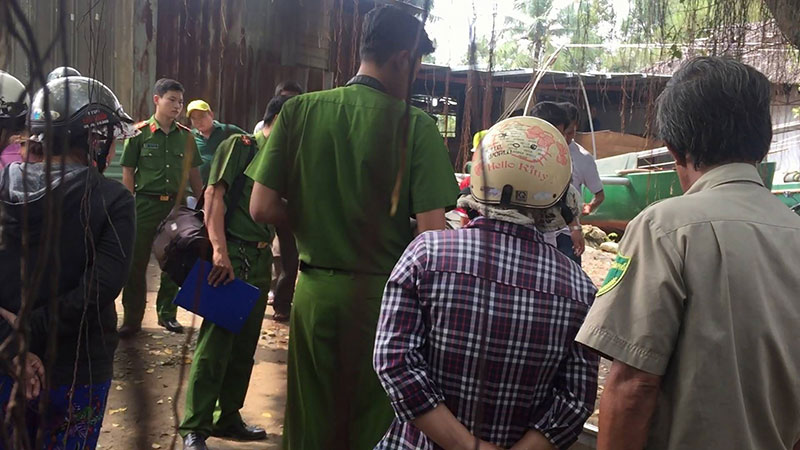 Người phụ nữ bần thần, bỏ dép rồi nhảy cầu Gò Công tự vẫn