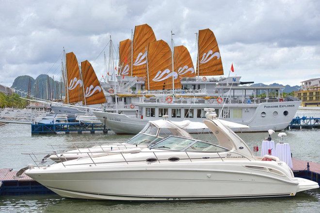 Ông chủ Facebook Mark Zuckerberg đi du thuyền tham quan Vịnh Hạ Long?