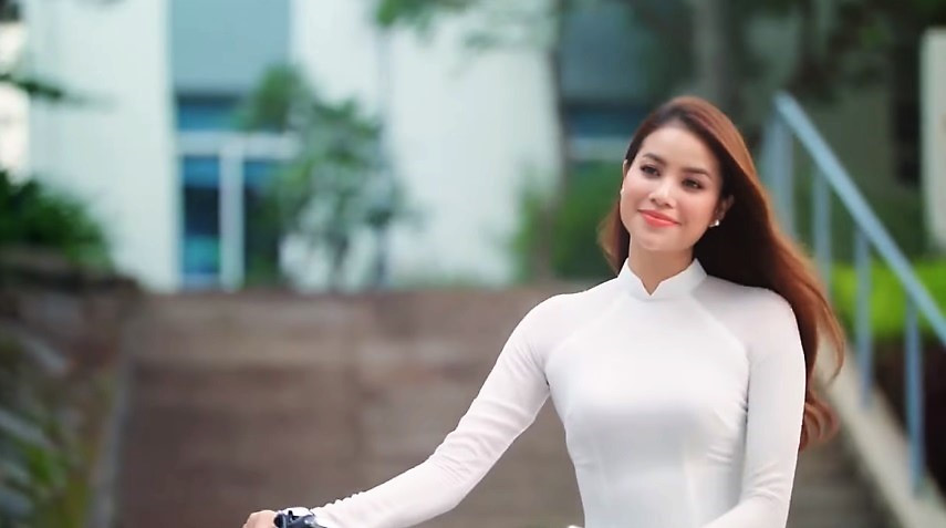 Phạm Hương rạng rỡ trong phim quảng bá du lịch Đà Nẵng nhân APEC