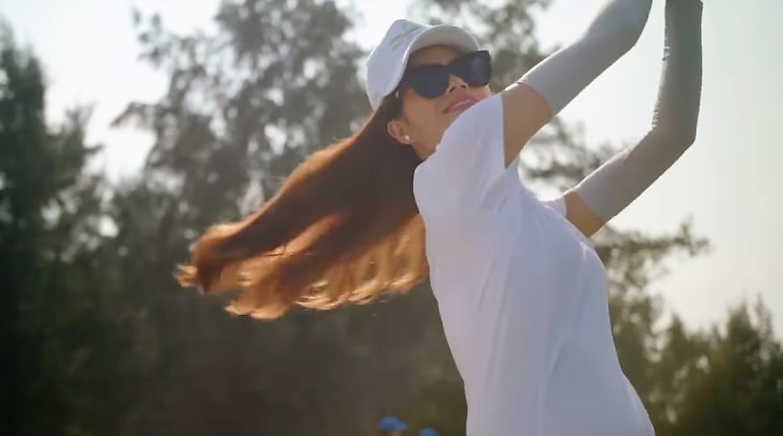 Phạm Hương rạng rỡ trong phim quảng bá du lịch Đà Nẵng nhân APEC