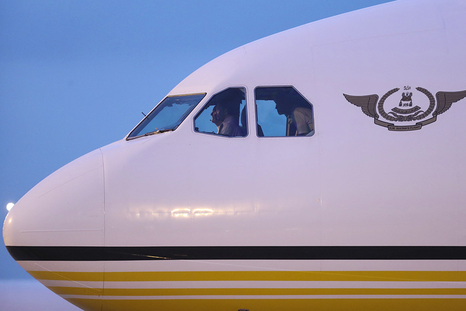 Quốc vương Brunei lái máy bay đến Đà Nẵng dự APEC