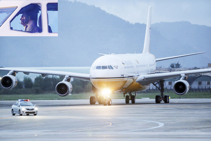 Quốc vương Brunei lái máy bay đến Đà Nẵng dự APEC