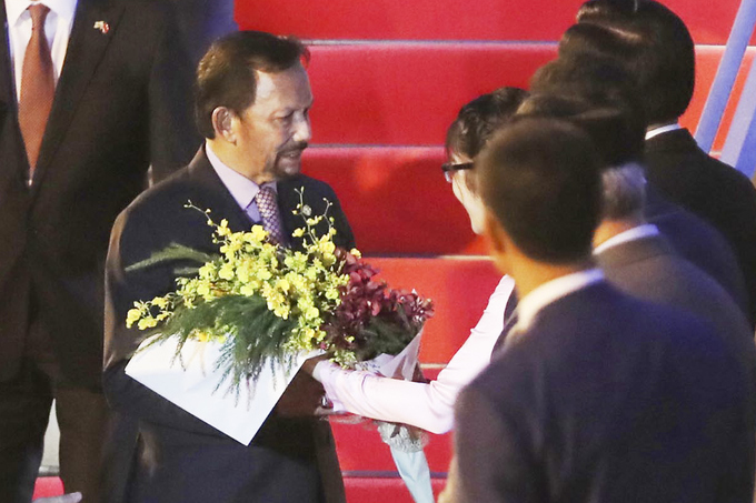 Quốc vương Brunei lái máy bay đến Đà Nẵng dự APEC