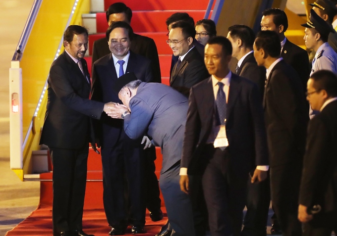 Quốc vương Brunei lái máy bay đến Đà Nẵng dự APEC