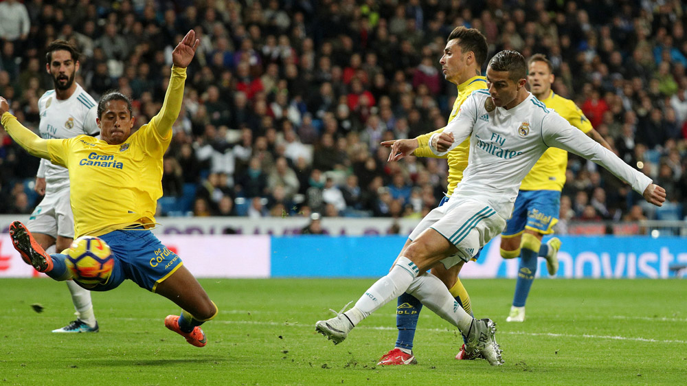 Ronaldo khủng hoảng: Trả giá vì Messi và sự ích kỷ